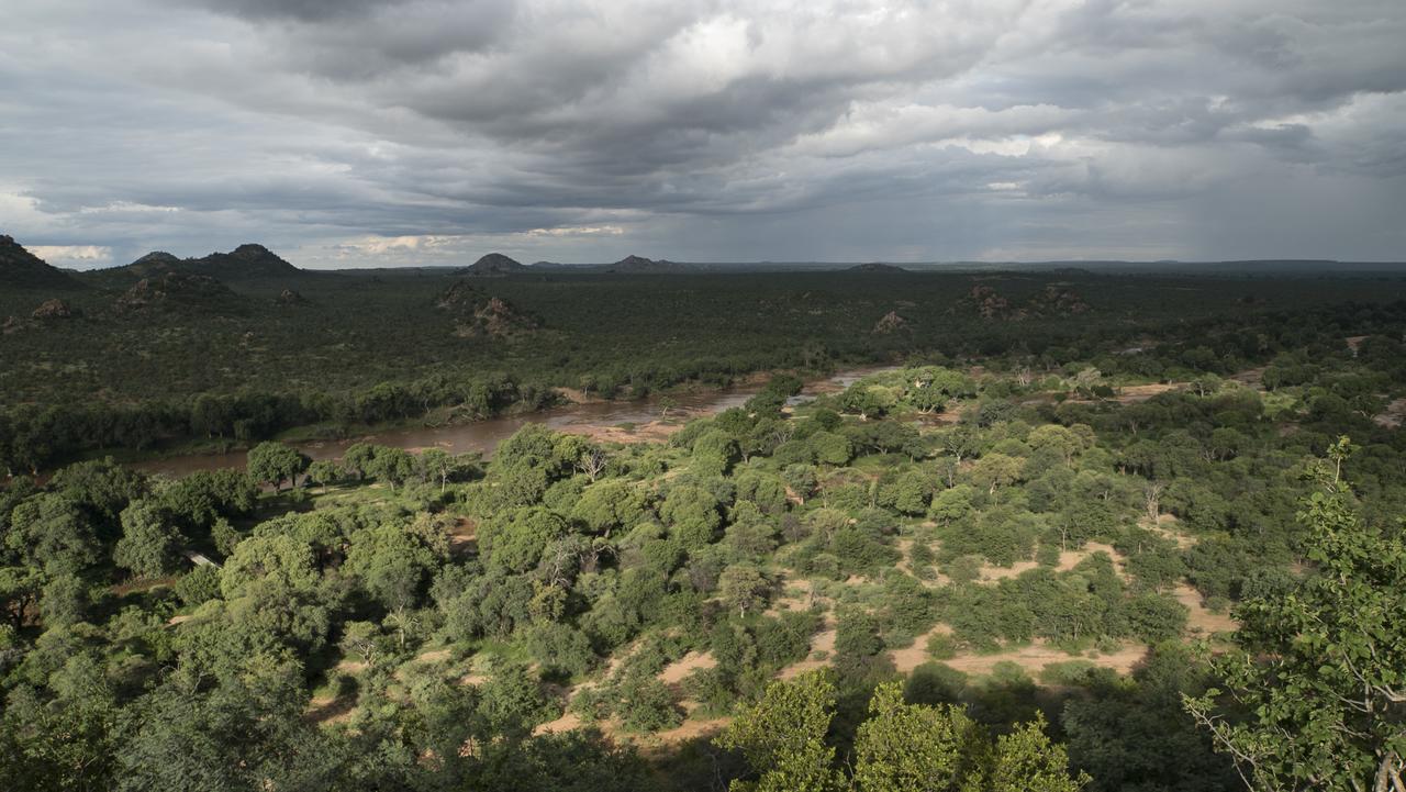 Limpokwena Nature Reserve Tokio Bagian luar foto